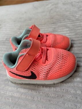 Nike Kids Coral Mesh Sneakers with Hook-and-Loop Strap